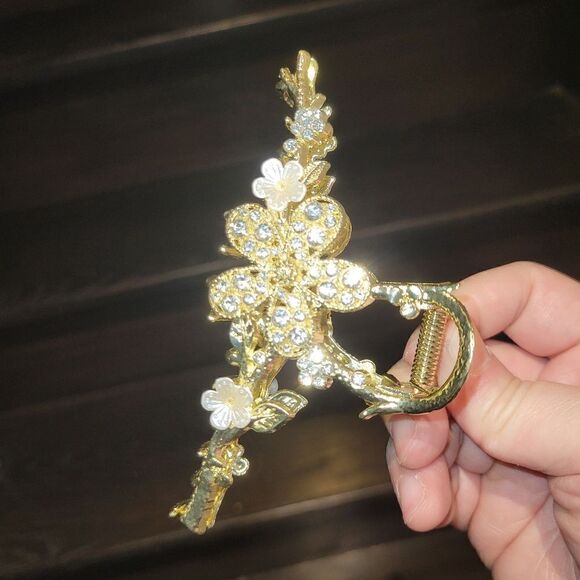 Brand New Gold Rhinestone Flower Hair Clip - Picture 1 of 7